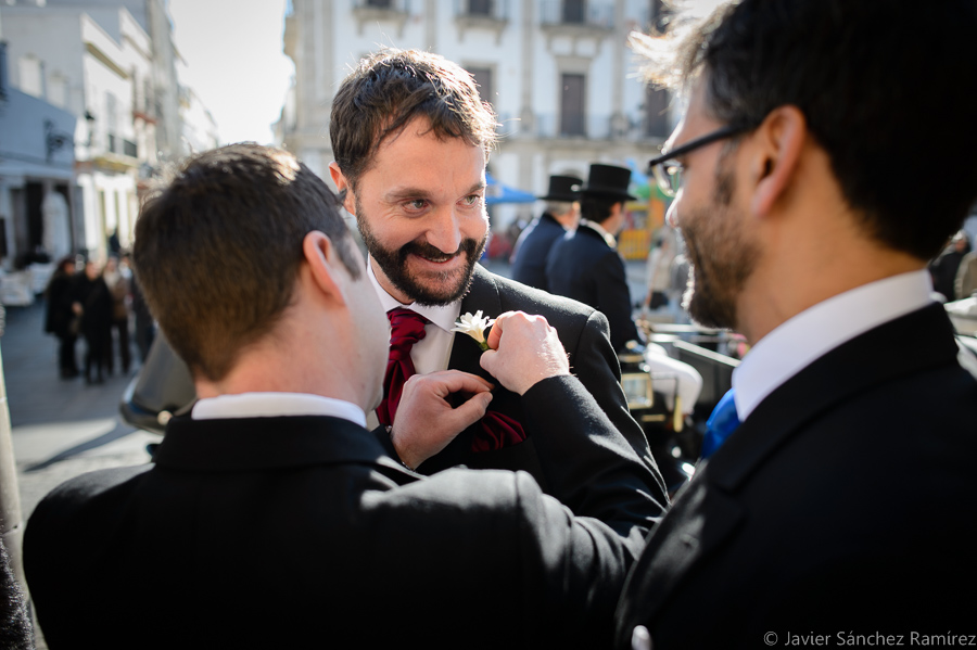 groom waiting for the bride