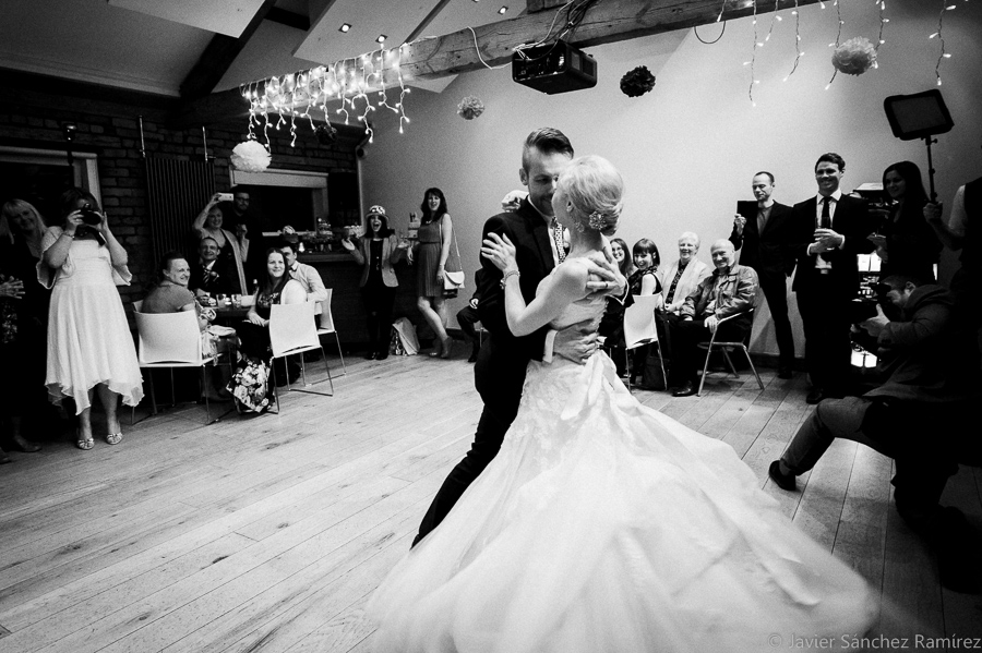 Manchester wedding photographer, first dance